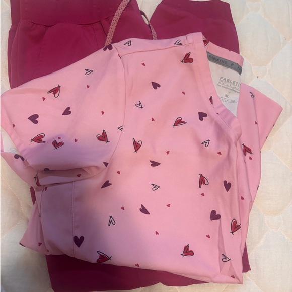 Fabletics Pink Heart Print Top - Picture 5 of 5